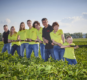 Familie Adams auf dem Feld