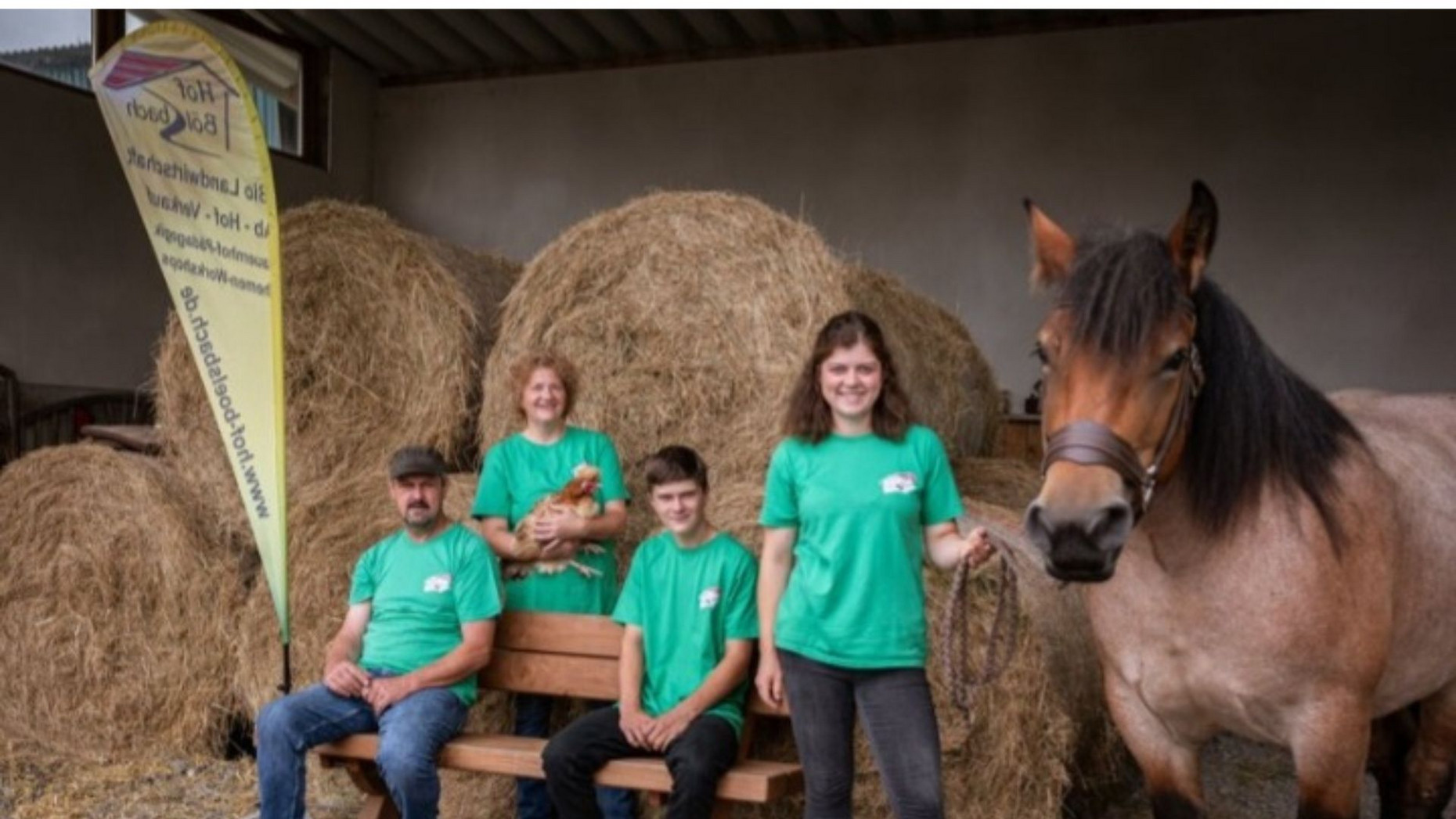 Familie Müller mit Pferd